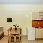 Daisy Hotel Apartments