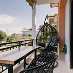 Zandre Shiny Apartment