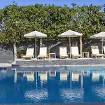 Santellini Hotel