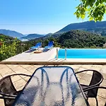 Villa Victoria - 3 Bedroom Villa With A Private Pool