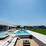 Cresto Iconic Villa, With Heated Spa Whirlpool, By Thinkvilla