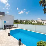 Savvas Apartment