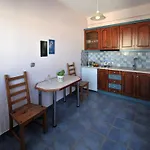 Varda Apartments - Kythoikies Holiday Houses
