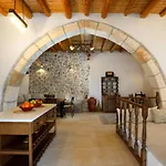 Mareo Traditional Retreat
