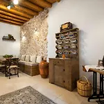 Mareo Traditional Retreat