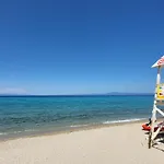 Evita Maisonette, Elegant Beachfront Apt, Polychrono