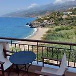 Anarrousa Studios & Apartments