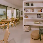 Lemon Hill Villa / Landmark Hosting