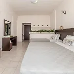 Mouria Studios & Apartments