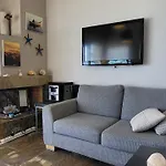 Evita Maisonette, Elegant Beachfront Apt, Polychrono