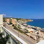 Seaview Flora\'S Luxury Apartment-300Meters From The Beach