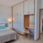 Simon Sea View