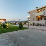 Niovi Seaside Suites
