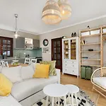 Azure Breeze - Coastal Chic Getaway By The Sea