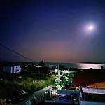 Adam\'S Holiday House 2019