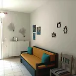 Menexe Apartments-Korali