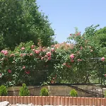 Yiannis Apartments