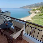 Anarrousa Studios & Apartments