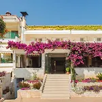 Loutra Village Beach Hotel
