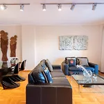 City Moon Seafront 3-Bedroom Apt By Halu!