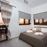 En Plo Beachfront Rooms
