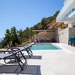 Villa Blauw With Infinity Pool & Sea Views