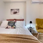 Athenean Bnb - Modern Apartments Near Marina Flisvos