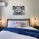 Athenean Bnb - Modern Apartments Near Marina Flisvos