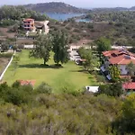 Nikos Apartments