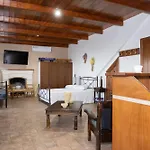 Nick And Bill\'S Family House Leros
