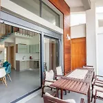 Aleksia Seaside Deluxe Apartment
