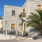 Petalo House