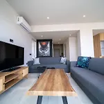 Grand House - Hersonissos Center - Sleeps 6