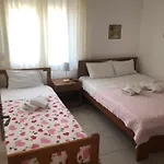 Nikos Rooms