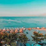 Aleksia Seaside Deluxe Apartment
