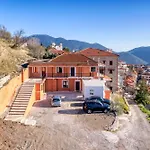 Arachova\'S Experience S2