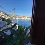 Petalo House
