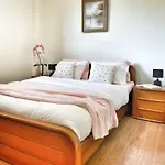 Gardenbnb- Apartment With Garden & Seaview