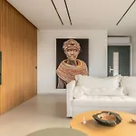 Endless View Luxury Apartment By The Sea