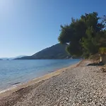 Seaside Villa: Private Pool, Mountain View For 6