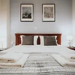 1909 Guesthouse