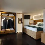 Cosmopolitan Luxury Apartment By Smaris Collection