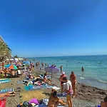 Sunrise Family Apartman Paralia