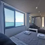 Sunrise Luxury Seaside Apartment