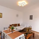 Twin\'S House