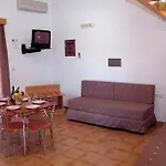 Lakis Apartments