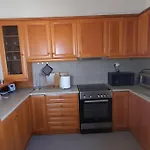 Παραθαλάσσιο Εξοχικό Σπίτι Με Θέα Τον Κόλπο Βάρης
