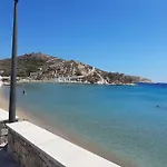 Παραθαλάσσιο Εξοχικό Σπίτι Με Θέα Τον Κόλπο Βάρης