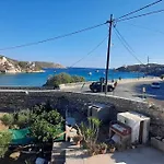 Παραθαλάσσιο Εξοχικό Σπίτι Με Θέα Τον Κόλπο Βάρης