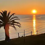Thalassa-Seafront Family Apartment